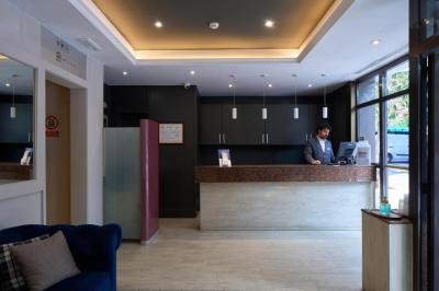 Hotel Catalonia Castellnou 9 Hotel Catalonia Castellnou 9