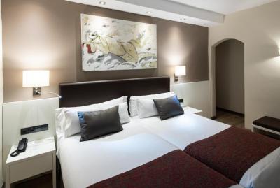 Hotel Catalonia Castellnou 10 Hotel Catalonia Castellnou 10