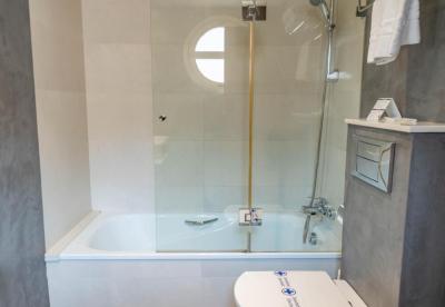 Hotel J. Balmes Vic 6 Hotel J. Balmes Vic 6