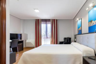 Chateau La Roca Hotel 3 Chateau La Roca Hotel 3