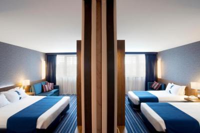 Holiday Inn Express Lisbon Alfragide by IHG 3 Holiday Inn Express Lisbon Alfragide by IHG 3