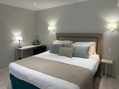 Kyriad Saumur Hyper Centre Hôtel, Appartements, Séminaires et SPA soins Sothys Paris 6 Kyriad Saumur Hyper Centre Hôtel, Appartements, Séminaires et SPA soins Sothys Paris 6
