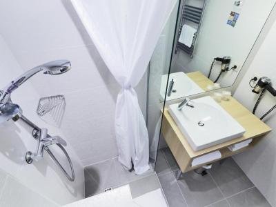 Kyriad Paris 18 7 Kyriad Paris 18 7