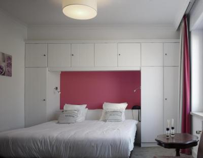Beach Hotel 4 Beach Hotel 4