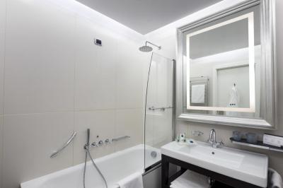 UNA HOTELS Cusani Milano 8 UNA HOTELS Cusani Milano 8
