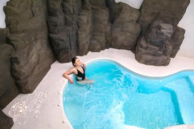 Acroterra Rosa Luxury Suites & Spa 8 Acroterra Rosa Luxury Suites & Spa 8