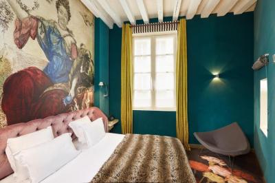 Hôtel du Petit Moulin, Haute Couture hotel by Lacroix 4 Hôtel du Petit Moulin, Haute Couture hotel by Lacroix 4