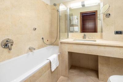 B&B HOTEL Imperia Rossini al Teatro 10 B&B HOTEL Imperia Rossini al Teatro 10