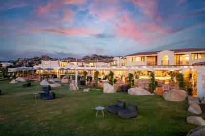 Mangia's Santa Teresa Sardinia, Curio Collection by Hilton 8 Mangia's Santa Teresa Sardinia, Curio Collection by Hilton 8