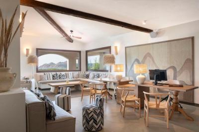 Mangia's Santa Teresa Sardinia, Curio Collection by Hilton 4 Mangia's Santa Teresa Sardinia, Curio Collection by Hilton 4