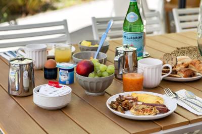 Holiday Inn - Marseille Airport by IHG 4 Holiday Inn - Marseille Airport by IHG 4