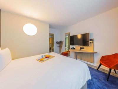 Mercure Paris Massy Gare TGV 8 Mercure Paris Massy Gare TGV 8