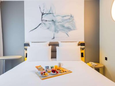 Mercure Paris Massy Gare TGV 5 Mercure Paris Massy Gare TGV 5