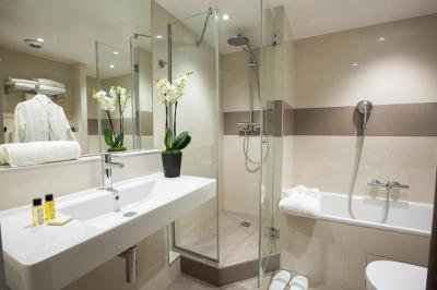Hotel Montbriand Antony - Ancien Alixia 2 Hotel Montbriand Antony - Ancien Alixia 2
