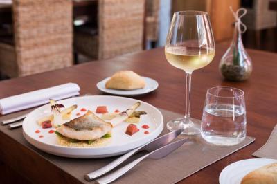 Hotel restaurant Spa Disini Montpellier Est, The Originals Relais 5 Hotel restaurant Spa Disini Montpellier Est, The Originals Relais 5