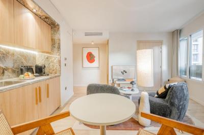 Yuna Porte-Maillot - ApartHotel 4 Yuna Porte-Maillot - ApartHotel 4