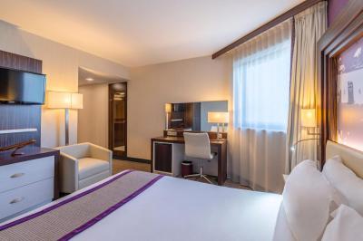 Holiday Inn Toulouse Airport by IHG 4 Holiday Inn Toulouse Airport by IHG 4