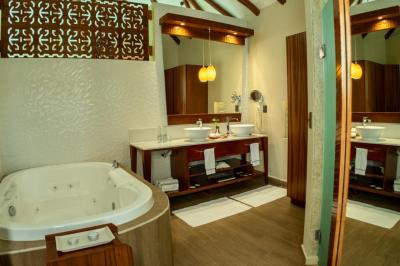 Palafitos Overwater Bungalows Catamarán 5 Palafitos Overwater Bungalows Catamarán 5